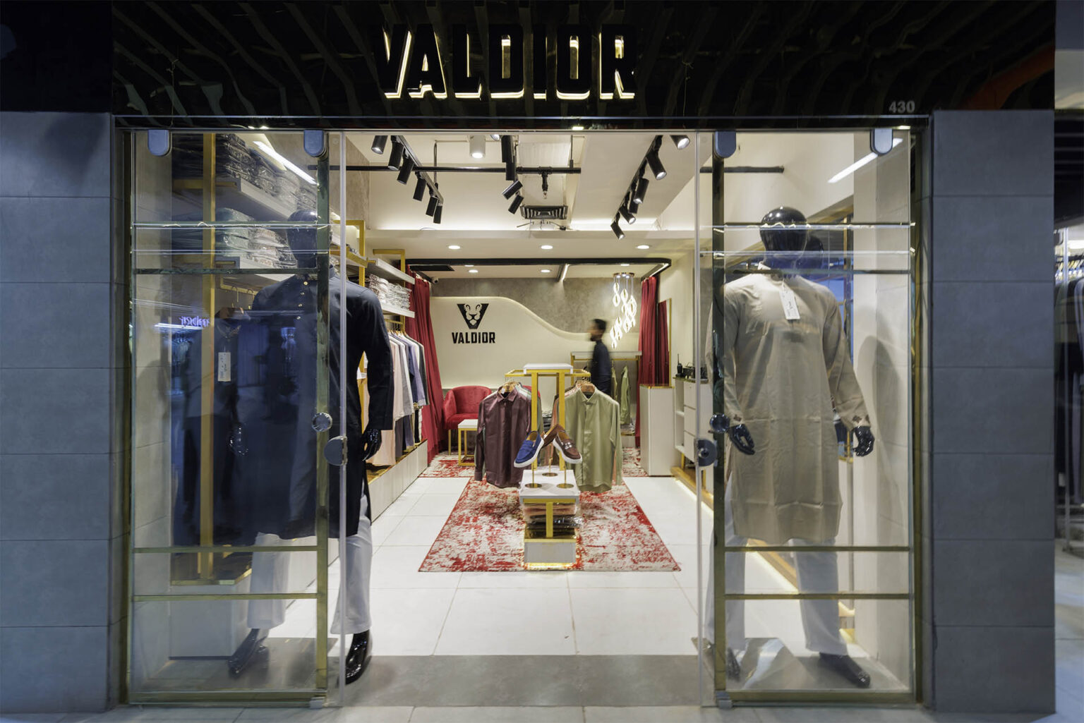 Vector plinth Valdior 0003 008.jpg